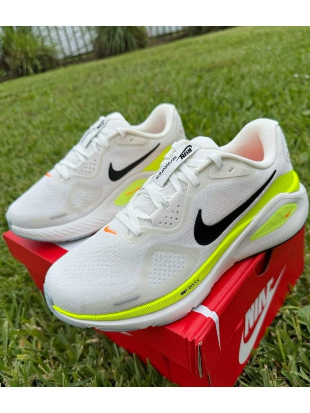 8.5 WOMEN’S NIKE STRUCTURE 26 WHITE / VOLT HJ1102-103 RUNNING SNEAKERS